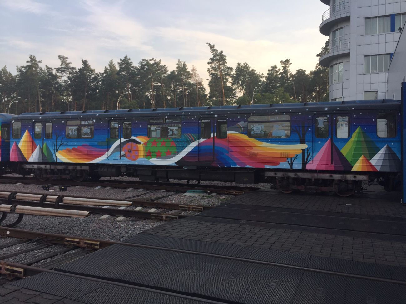 okuda-san-miguels-5-car-train-in-kiev-ukraine-thevandallist-3