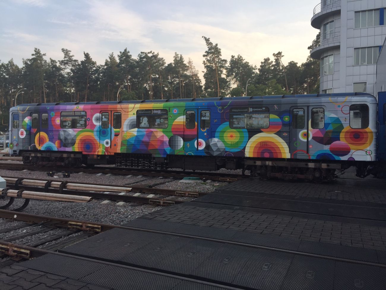 okuda-san-miguels-5-car-train-in-kiev-ukraine-thevandallist-6