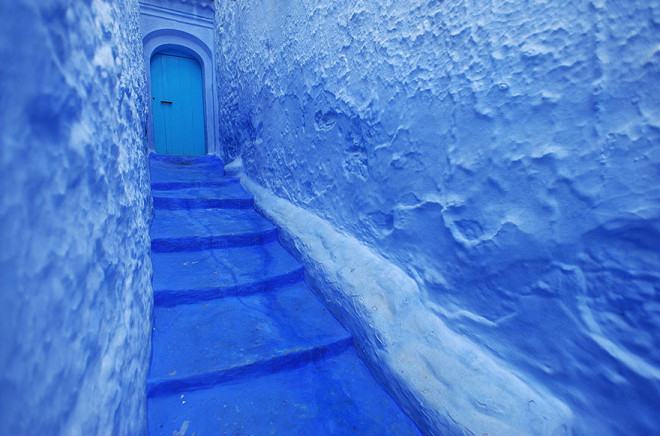 blue-streets-of-chefchaouen-morocco-6-660x436