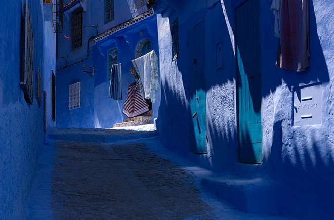 blue-streets-of-chefchaouen-morocco-9-660x435