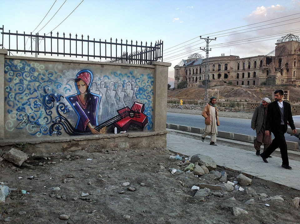 Afghanistan’s First Female Street Artist - THE VANDALLIST (15)